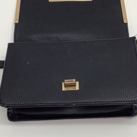 Madison west square black crossbody bag with gold chain Preowned - Picture 10 of 10